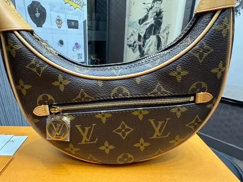 LV月亮包