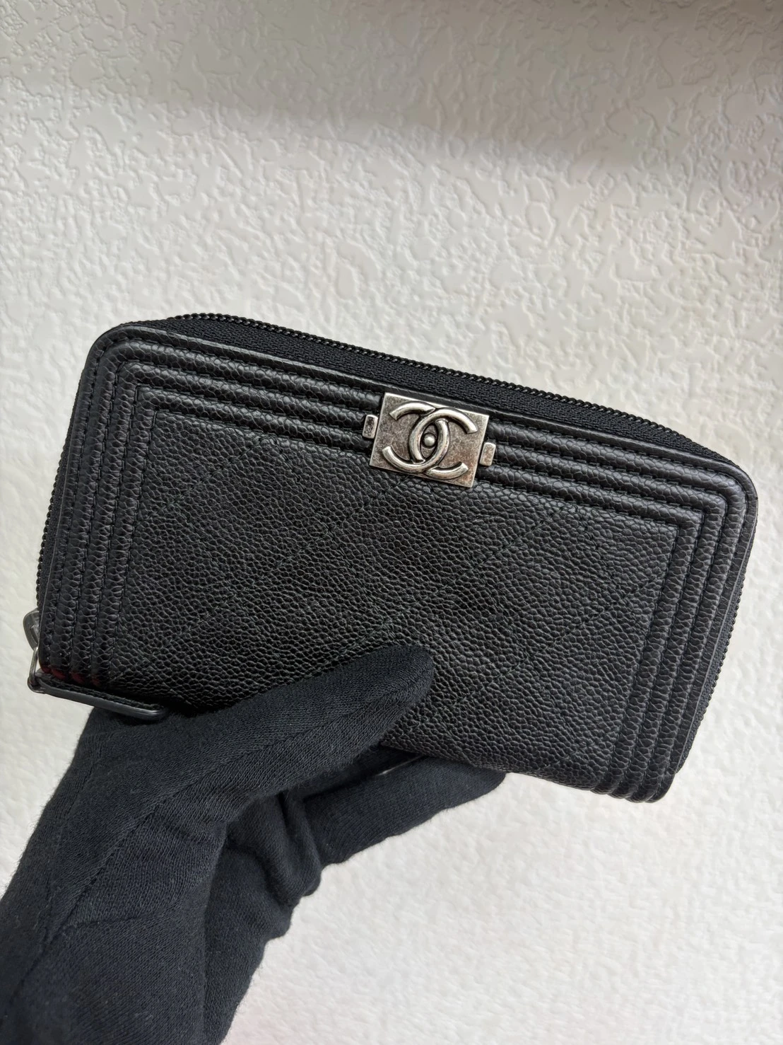 CHANEL BOY 黑色荔枝皮復古銀釦拉鍊中夾