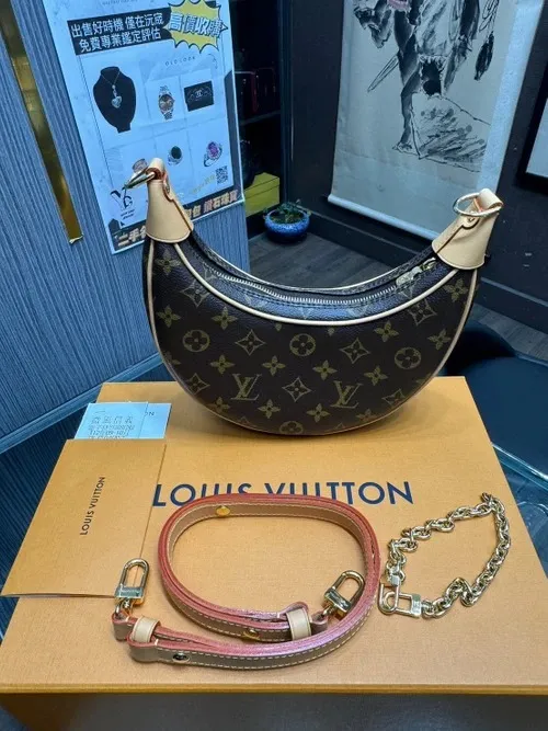 LV月亮包