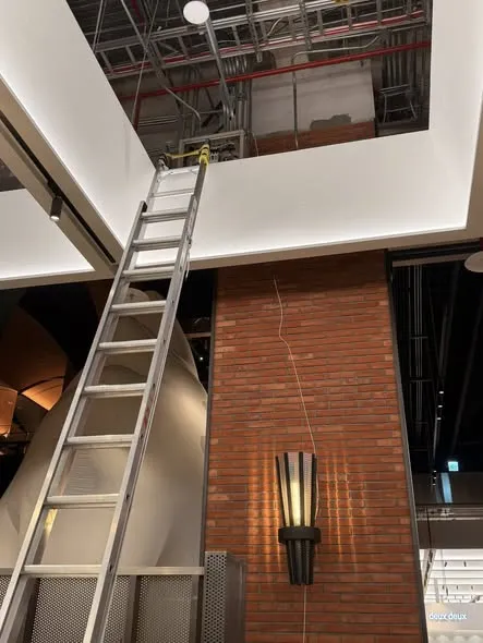 夜間施工，商場施工