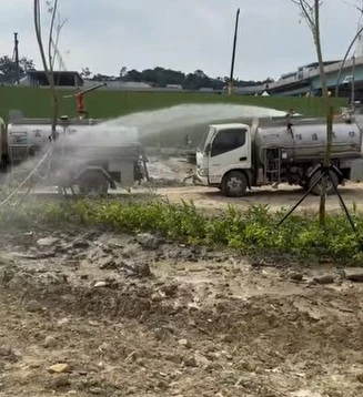 園藝養護澆灌，水車用心灌溉每一片綠地