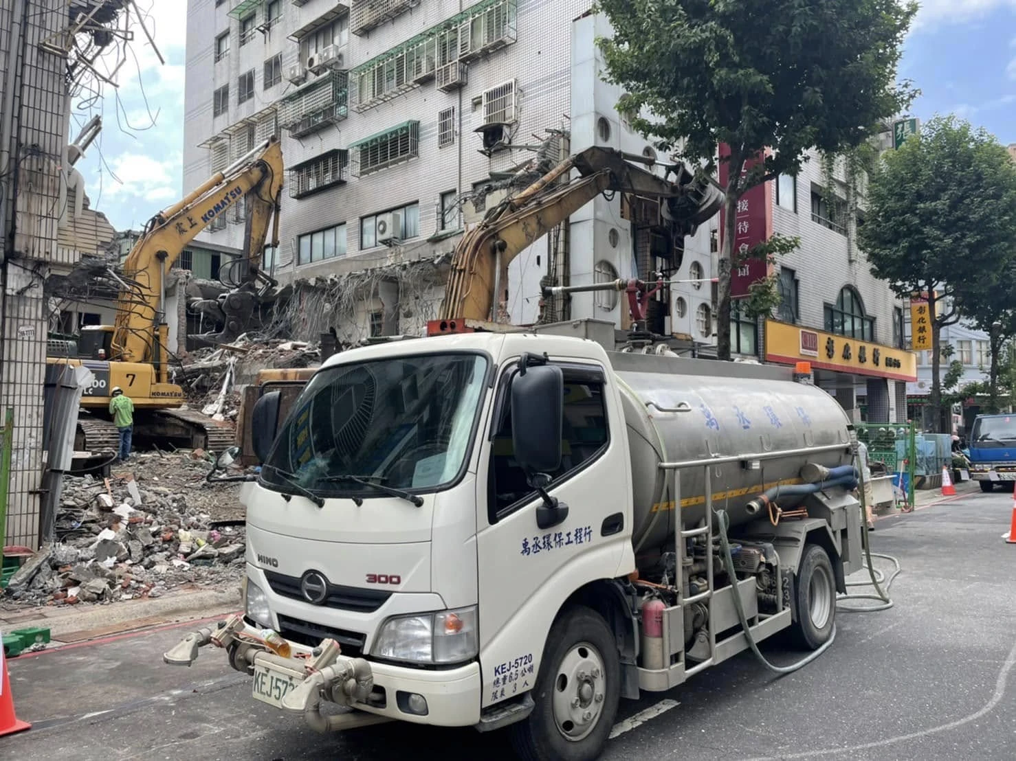 拆除為什麼需要水車支援？台北灑水車/新北灑水車