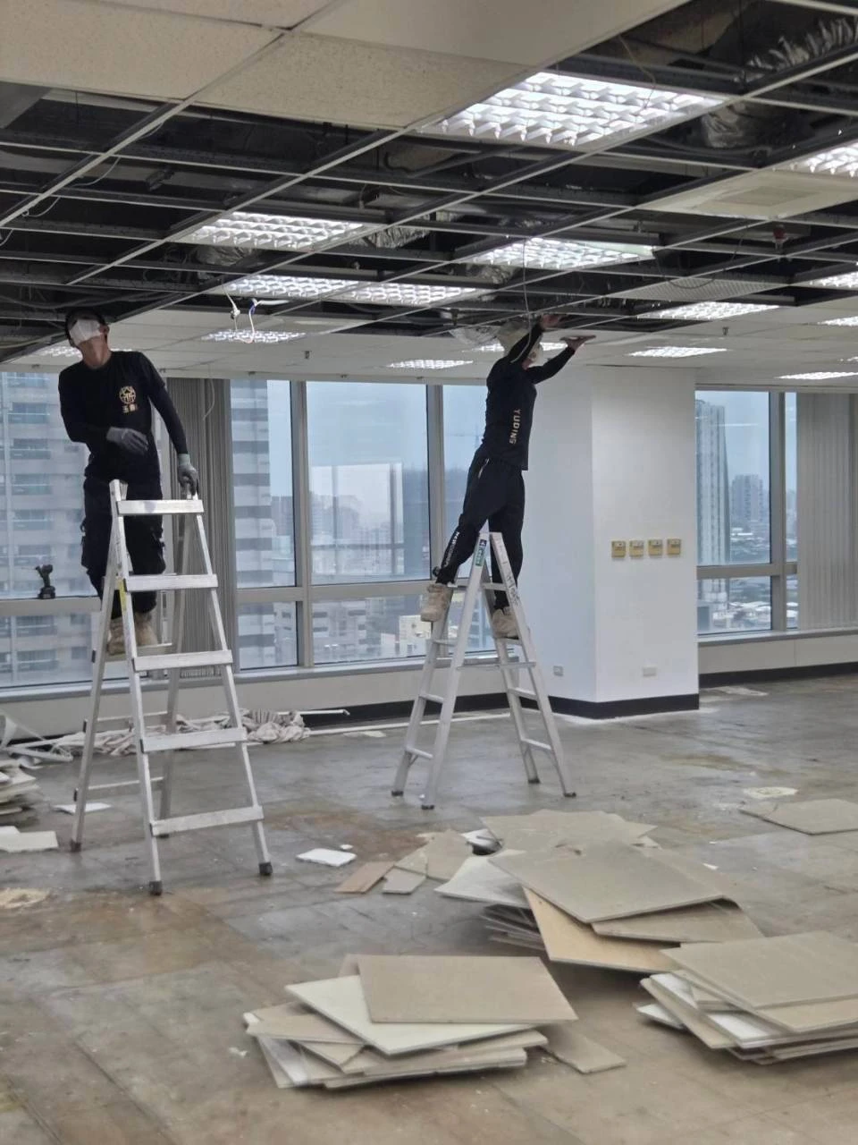 高雄市區 維比大樓辦公室局部拆除