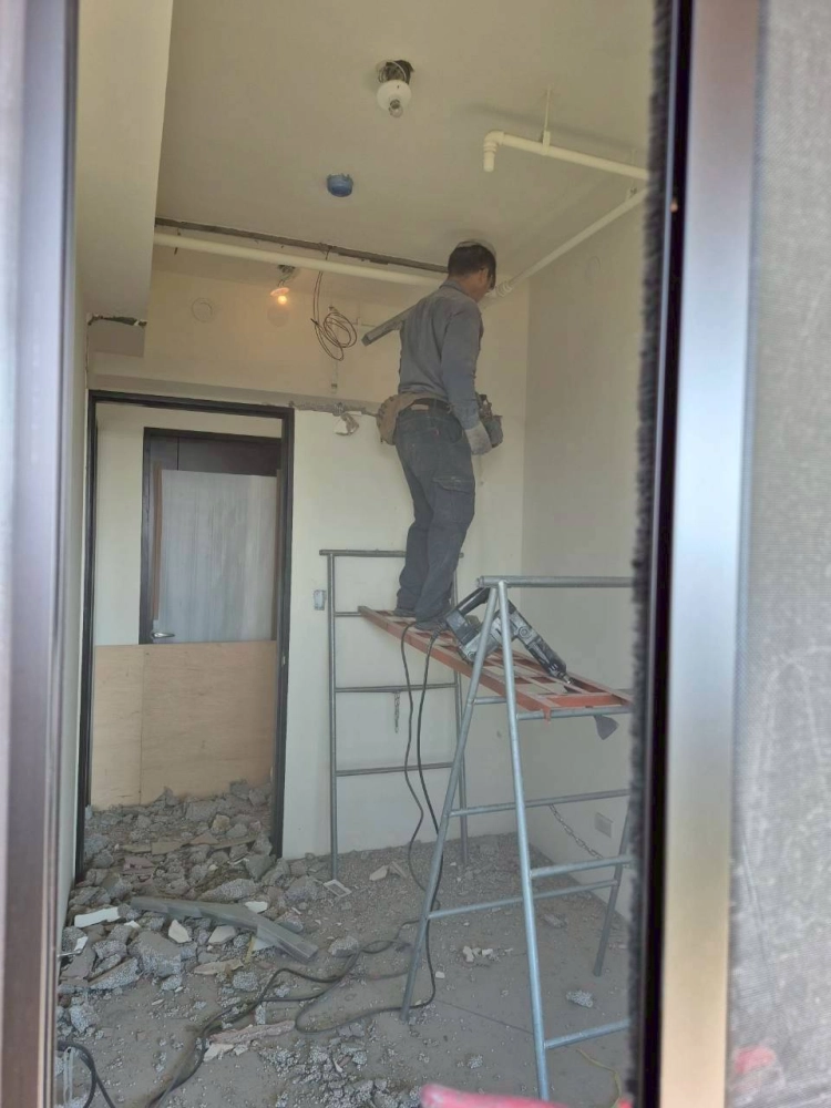 小港新建大樓隔間打除和局部拆除卡扣地板