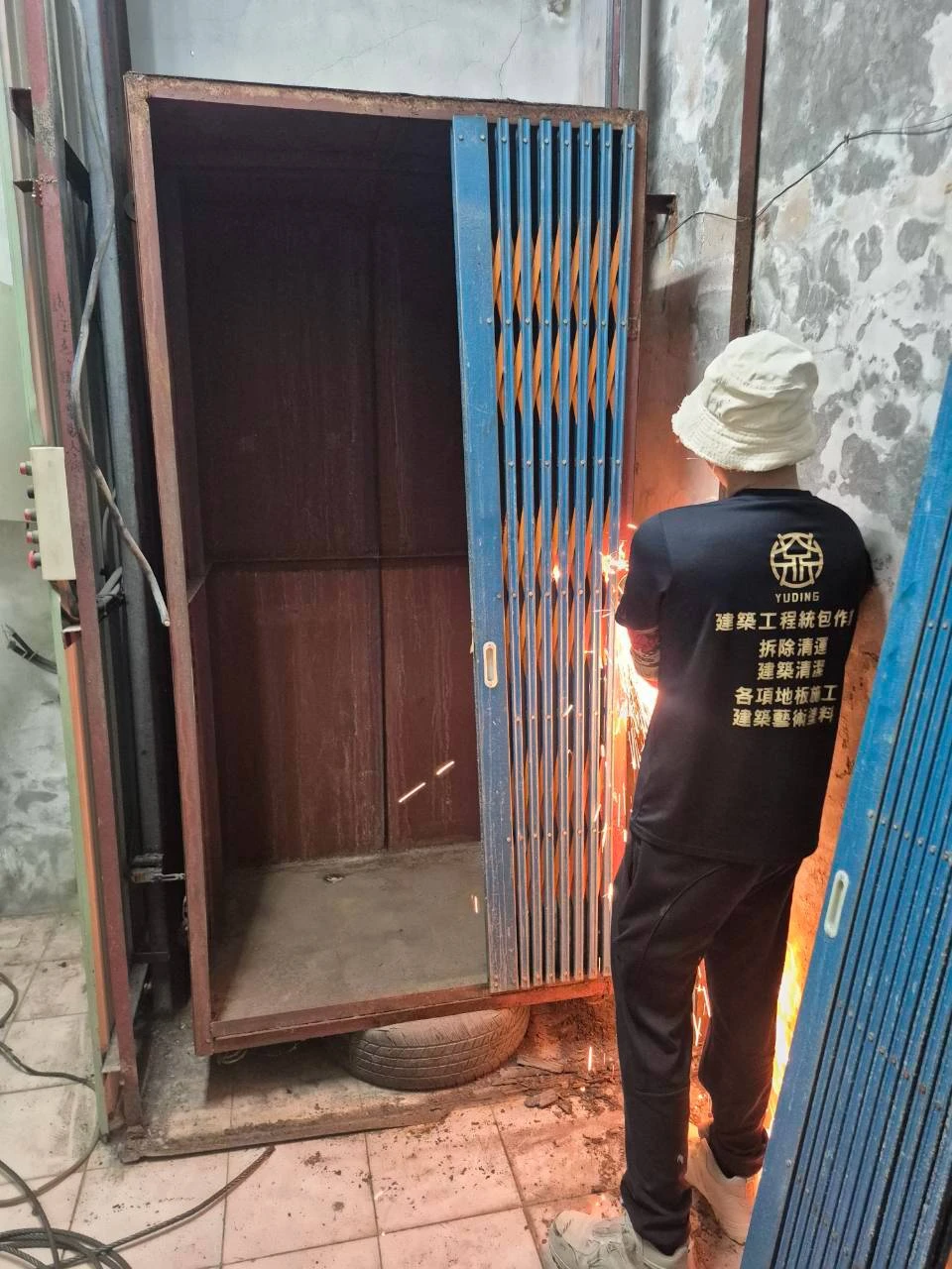 貨梯拆除