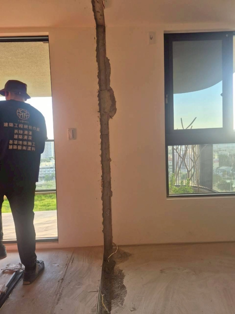 小港新建大樓隔間打除和局部拆除卡扣地板