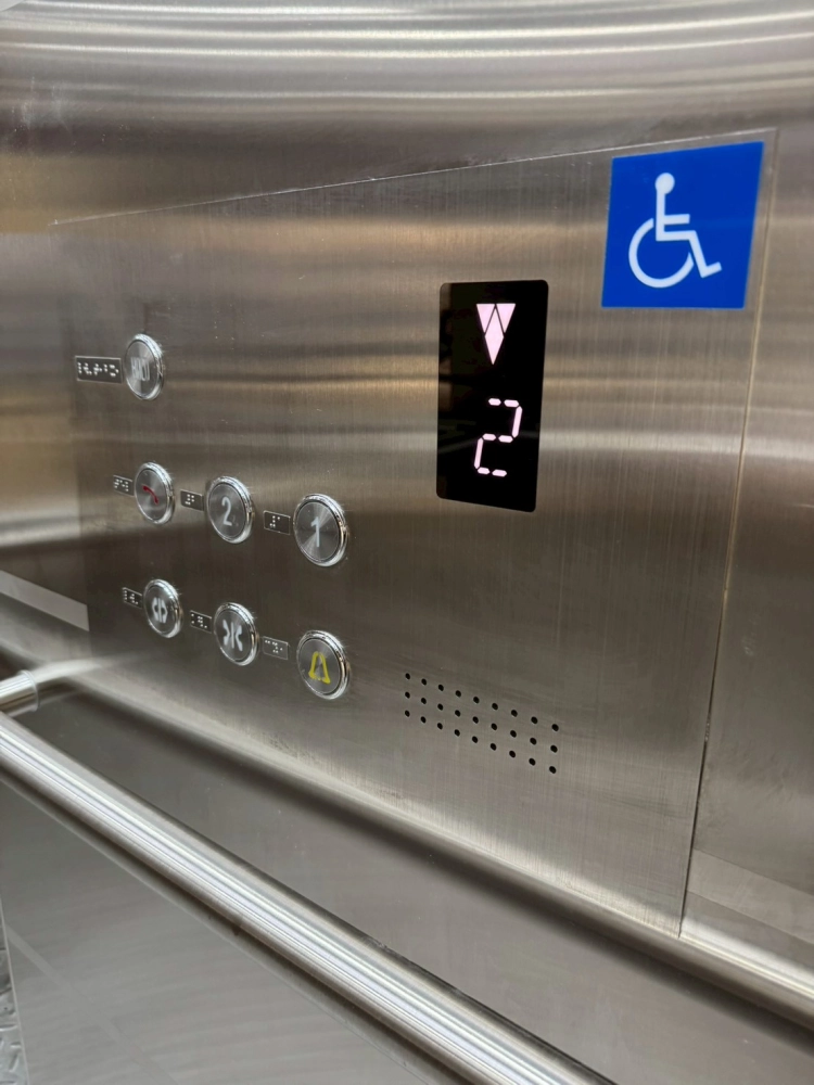 苗栗標準客貨梯