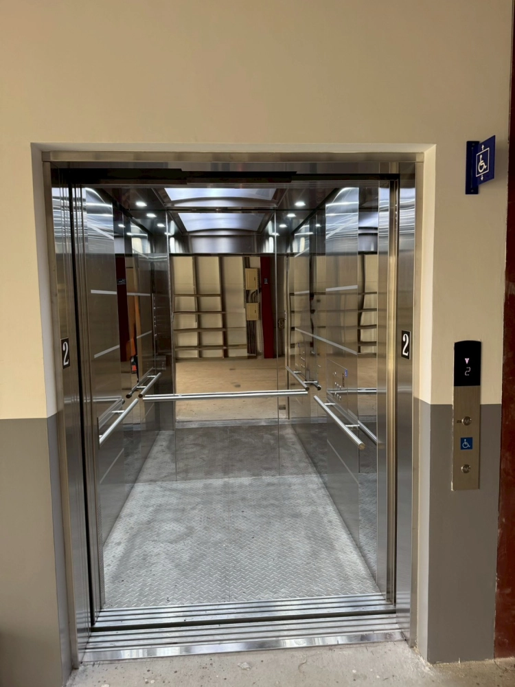 苗栗標準客貨梯