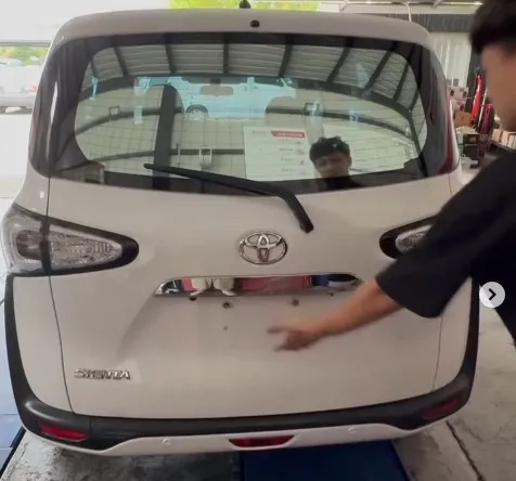 TOYOTA SIENTA  下吸電動尾門