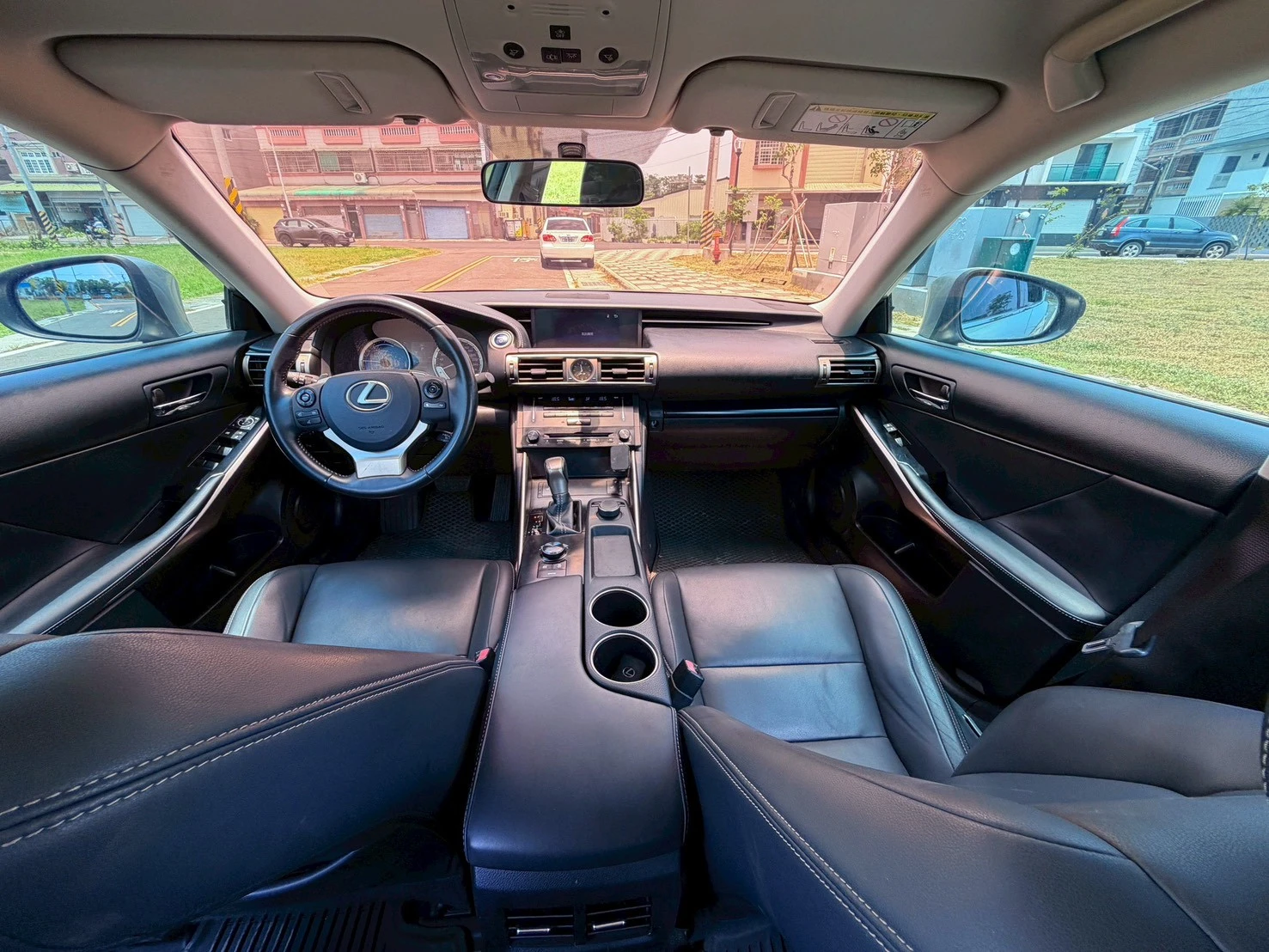 LEXUS IS300H