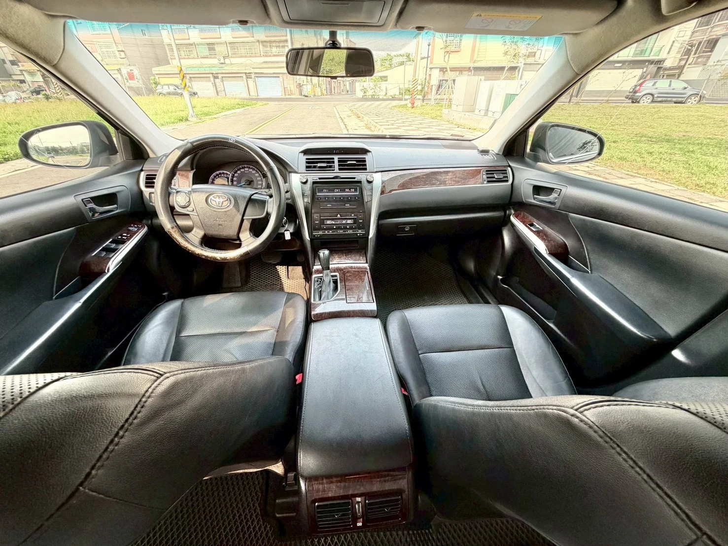 TOYOTA CAMRY 經典款