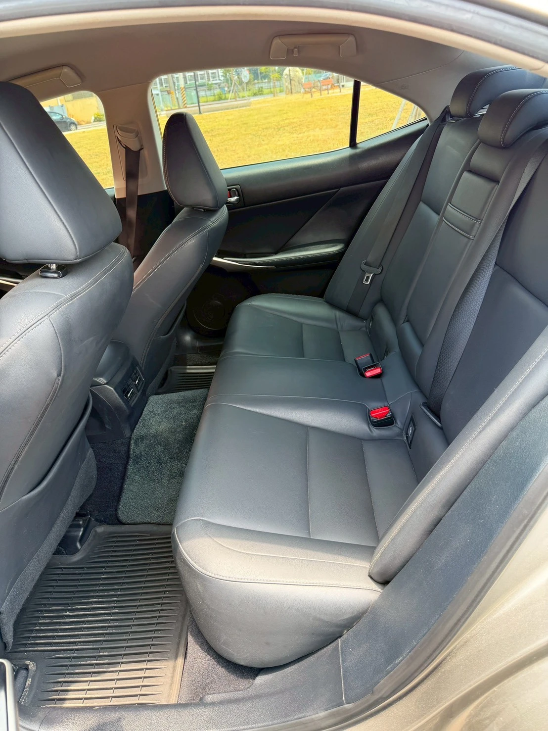 LEXUS IS300H