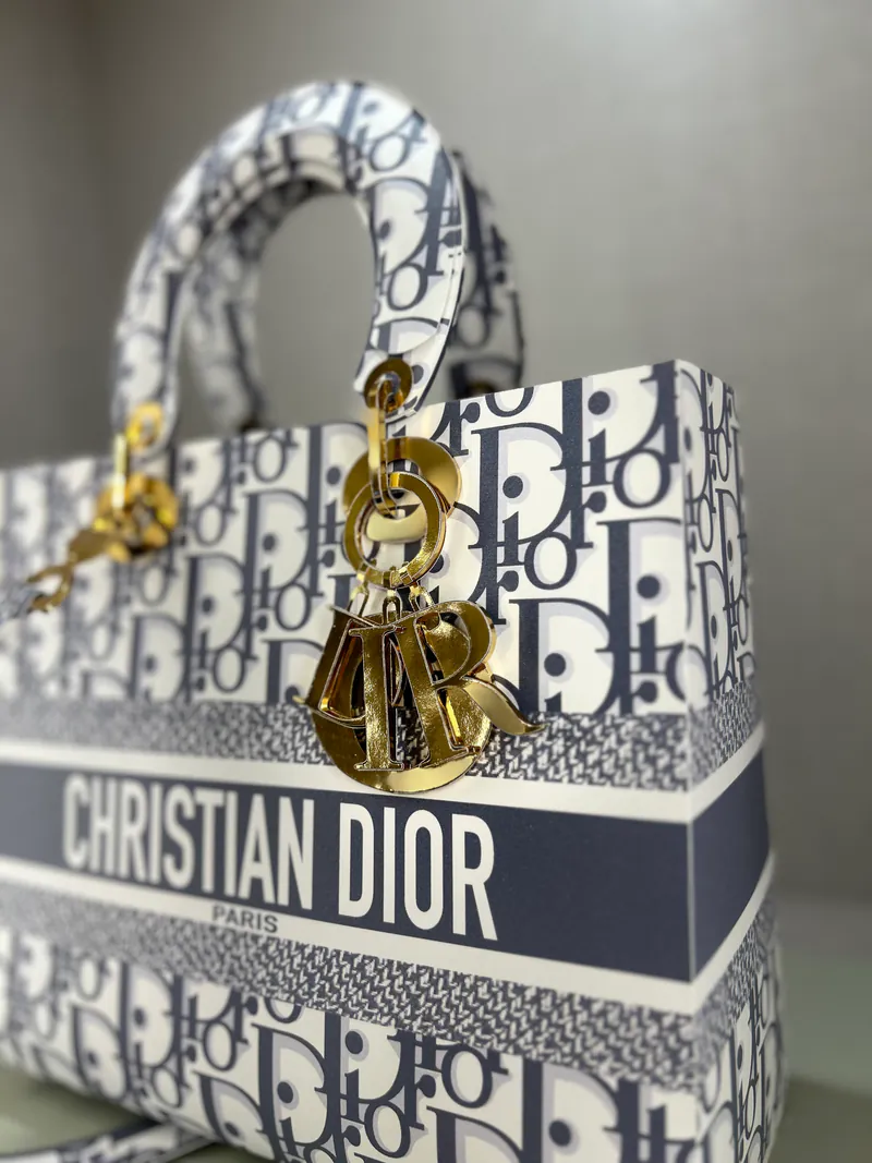 Dior 藍白款