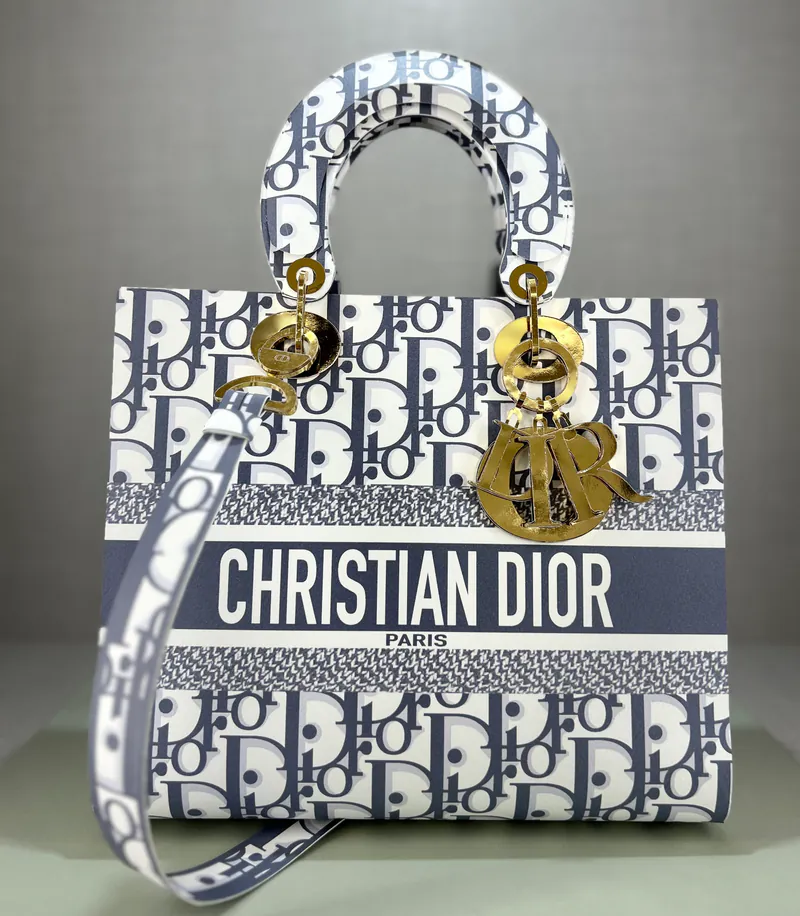 Dior 藍白款