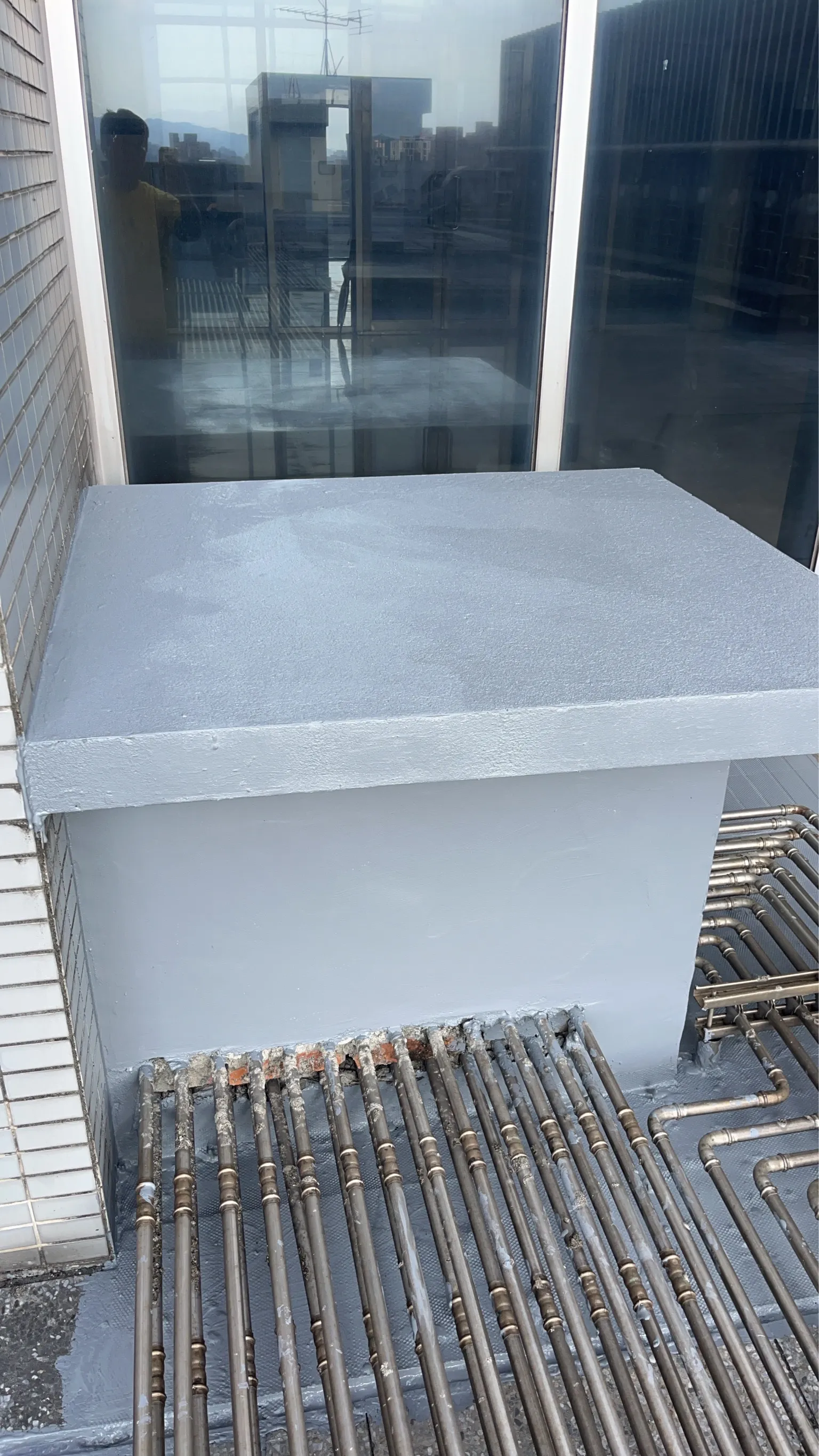 中和頂樓塗抹聚氨脂樹脂與貼抗裂網