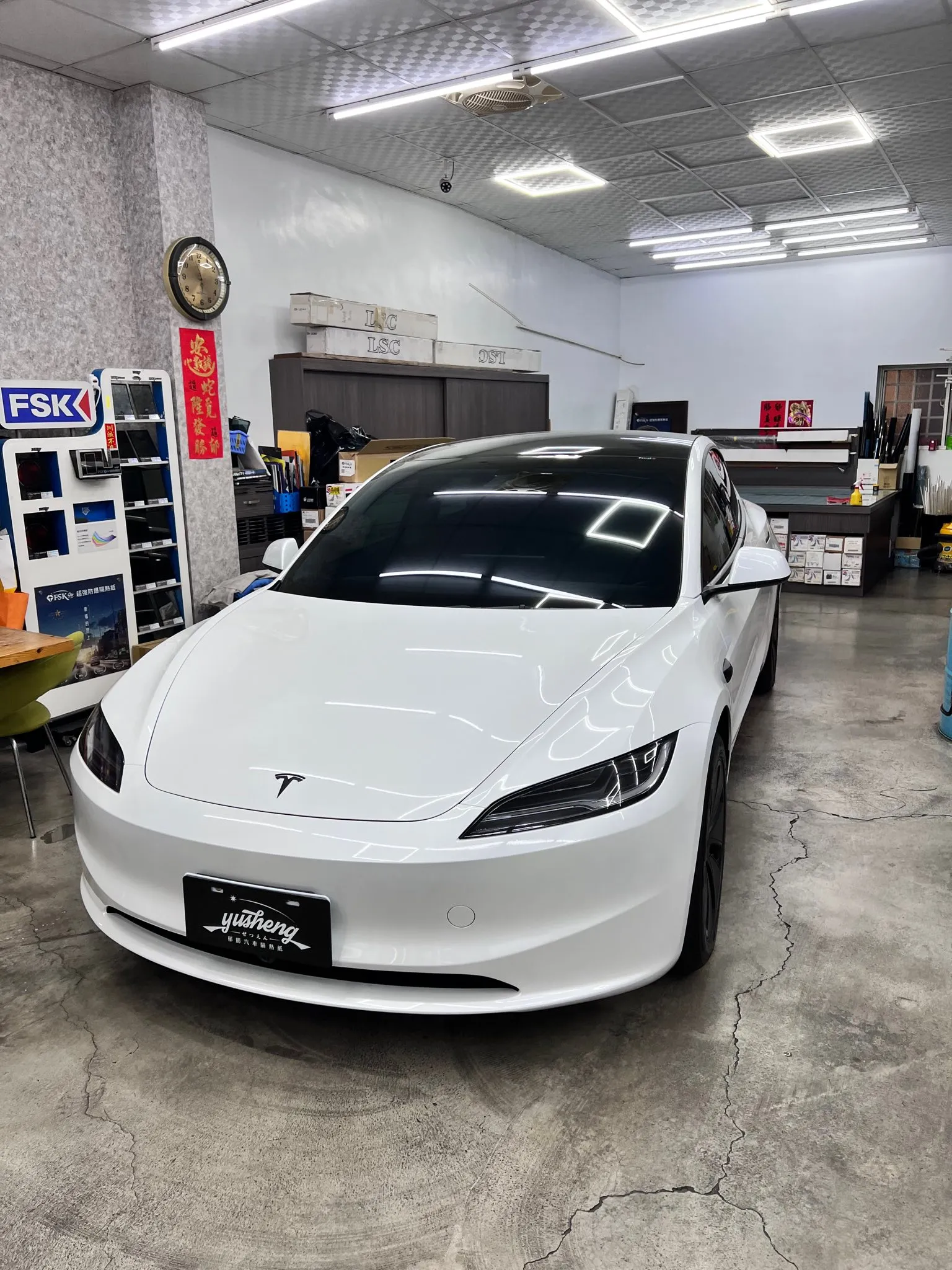 隔熱紙的事交給郁勝來完事