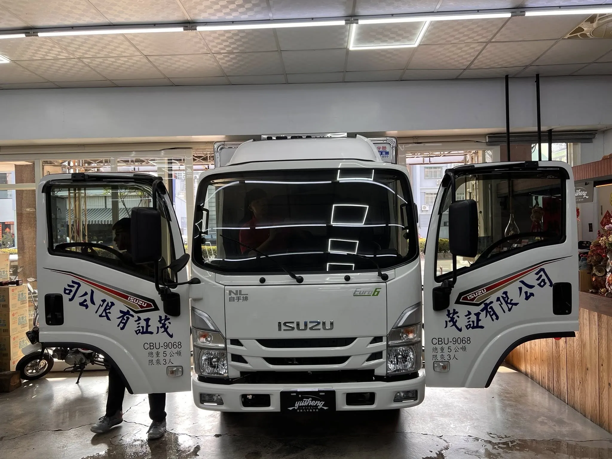 貨車不只是載貨 也可以有態度。