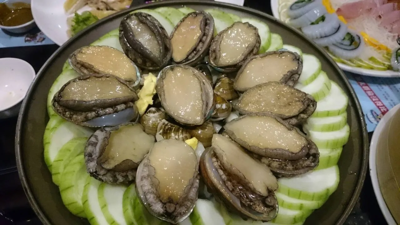 玉盤聚寶百花開 鹽燒小鮑魚
