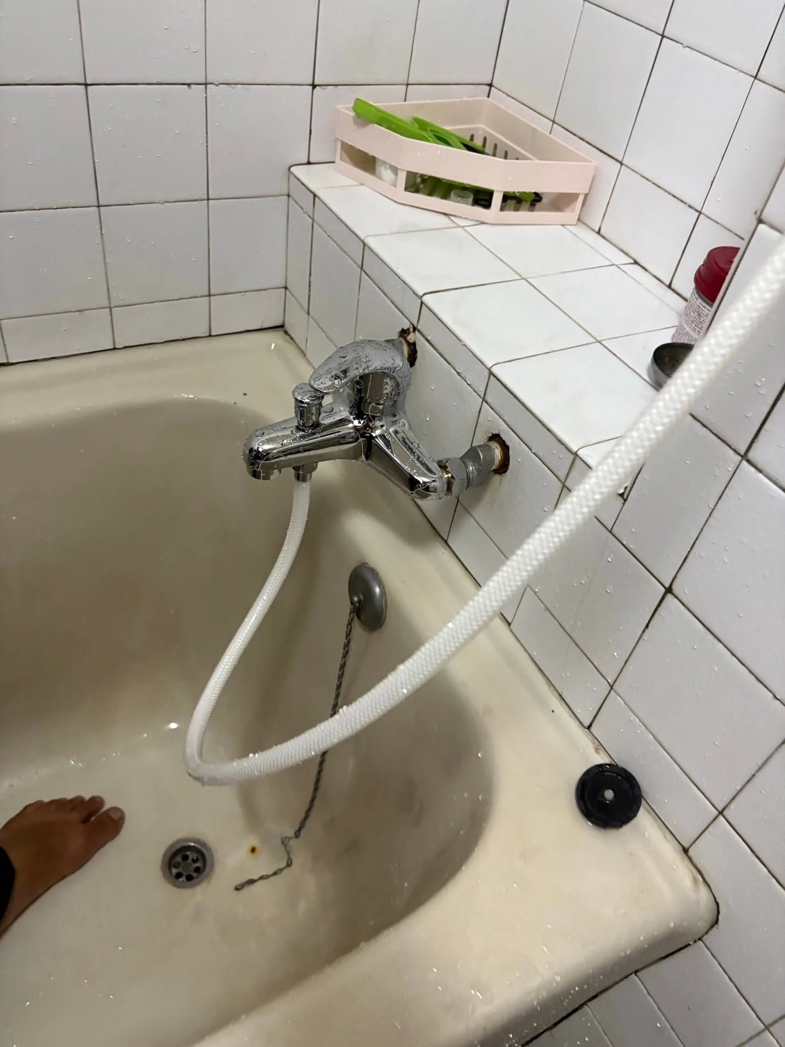 北區育成路 #熱水管破裂 #水電維修 #熱水管接頭漏水