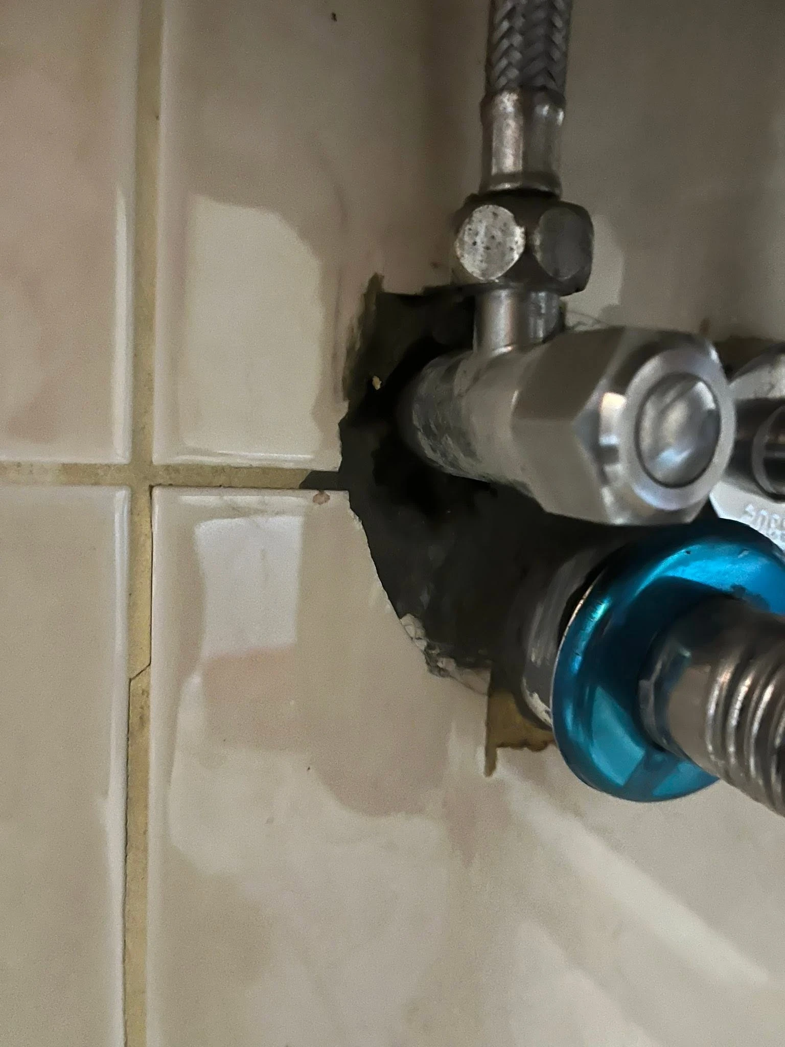 北區育成路 #熱水管破裂 #水電維修 #熱水管接頭漏水