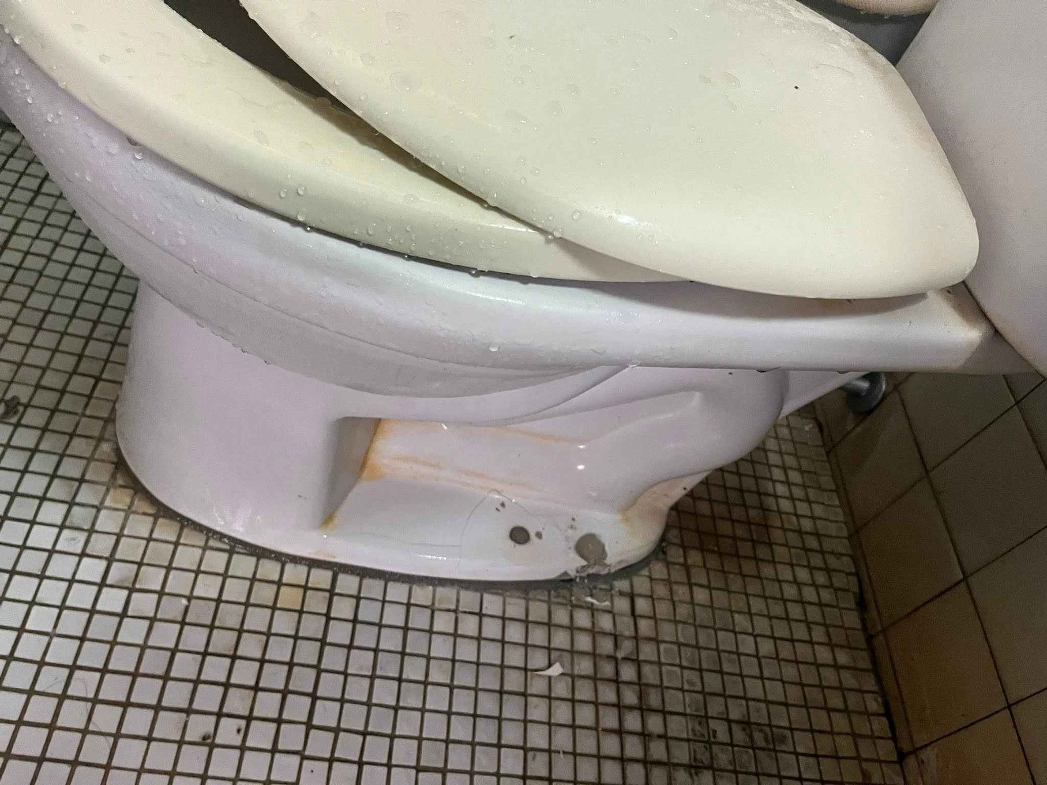 中西區國華街 #水電維修 #馬桶安裝 #封閉防水 #馬桶漏水