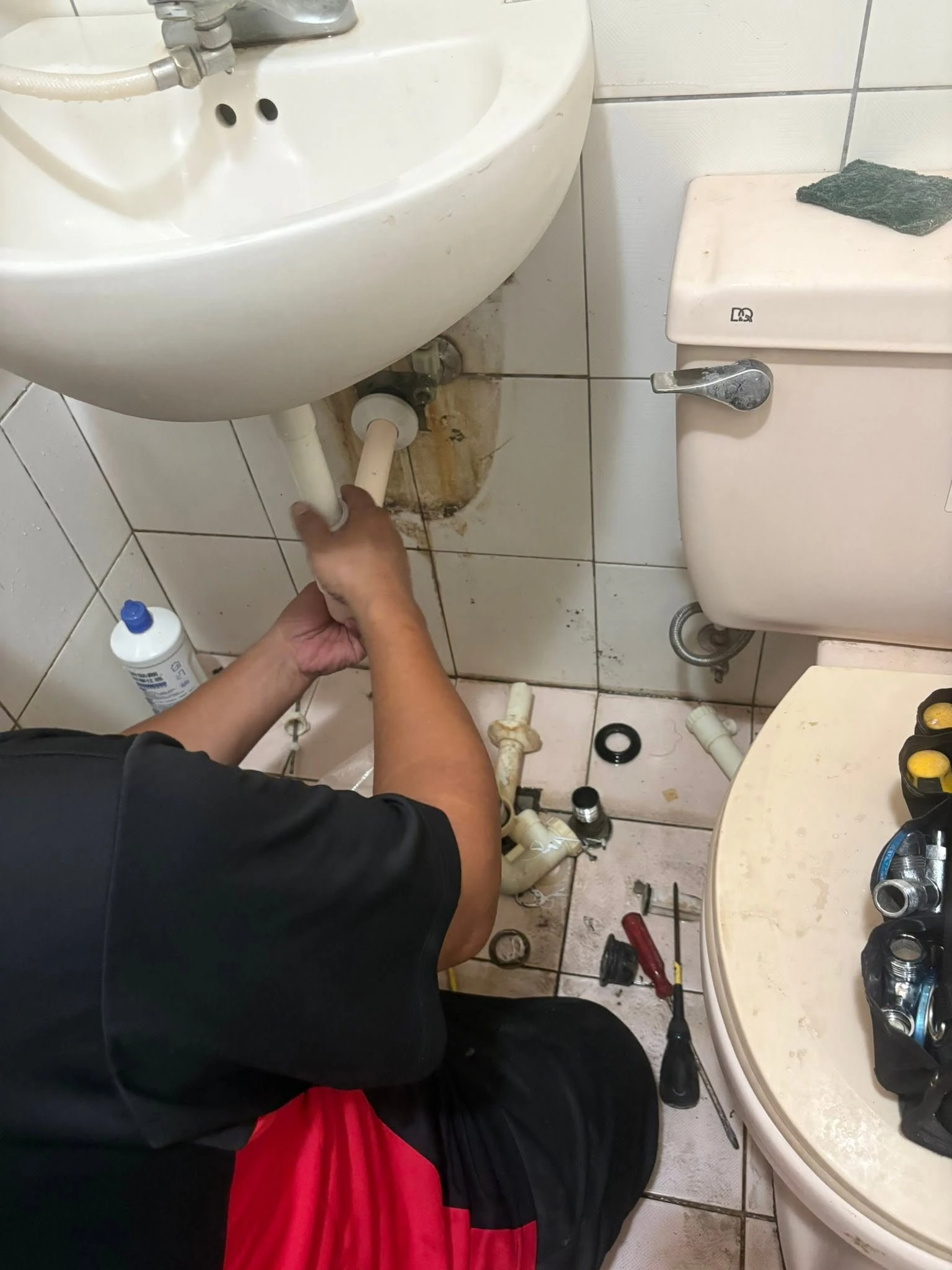 東區東寧路 #水電維修 #洗水台排水管更換 #洗手台排水管漏水