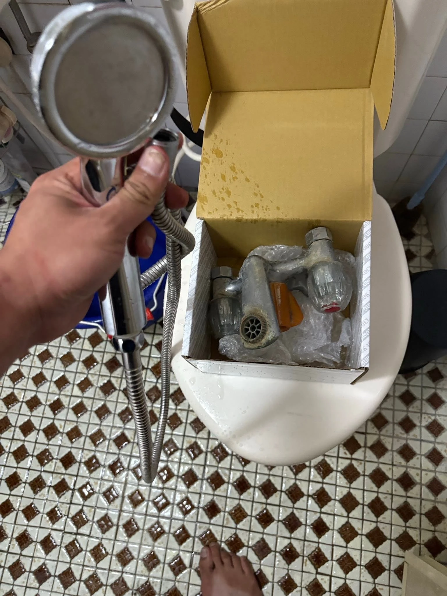 北區育成路 #熱水管破裂 #水電維修 #熱水管接頭漏水