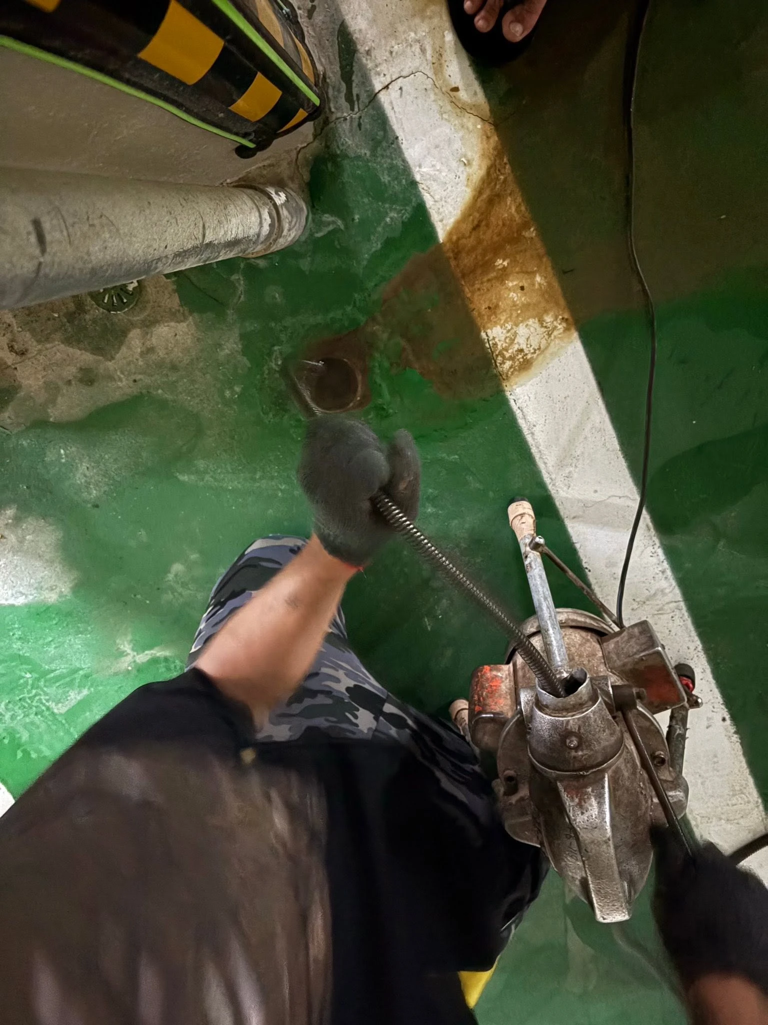 台南市水萍塭停車場 #鐵條疏通 #排水管堵塞