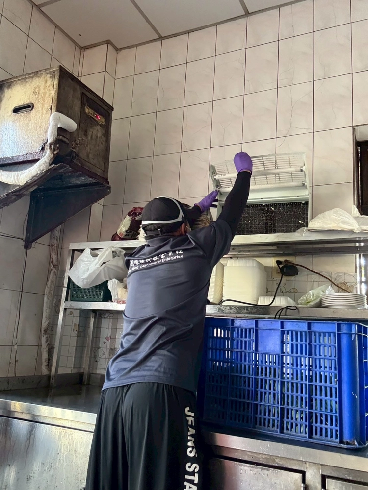 餐廳、中央廚房、內外捕蟲燈(黏紙式、電擊式)