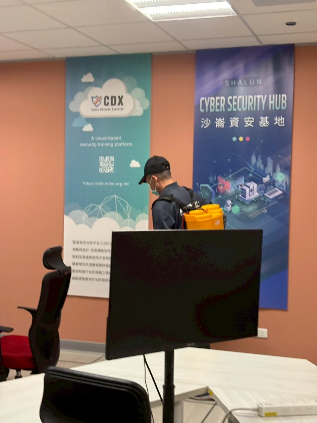 行政院國家科學委員會資安暨智慧科技研發大樓，病媒防治施工