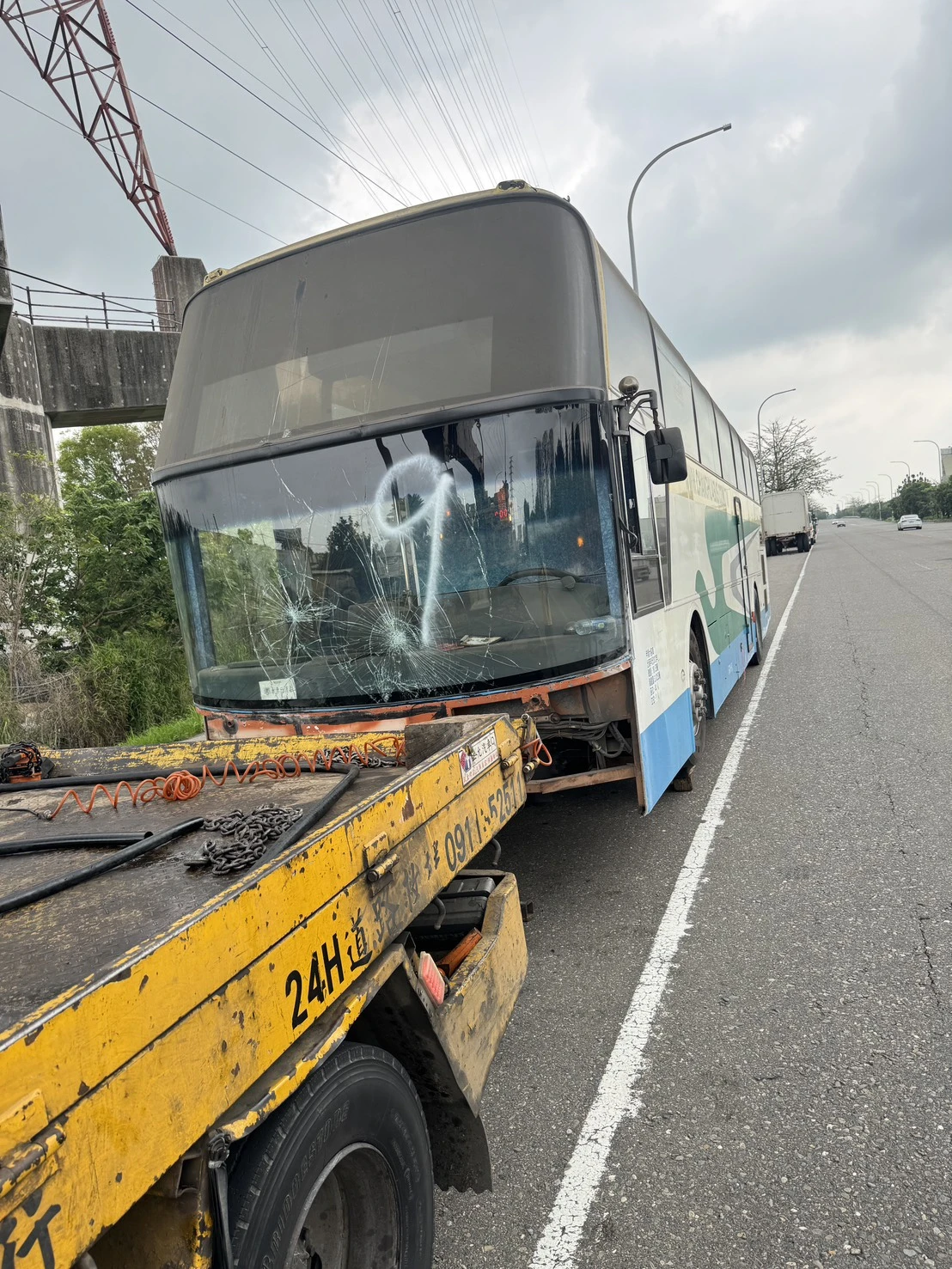 大型車輛拖吊