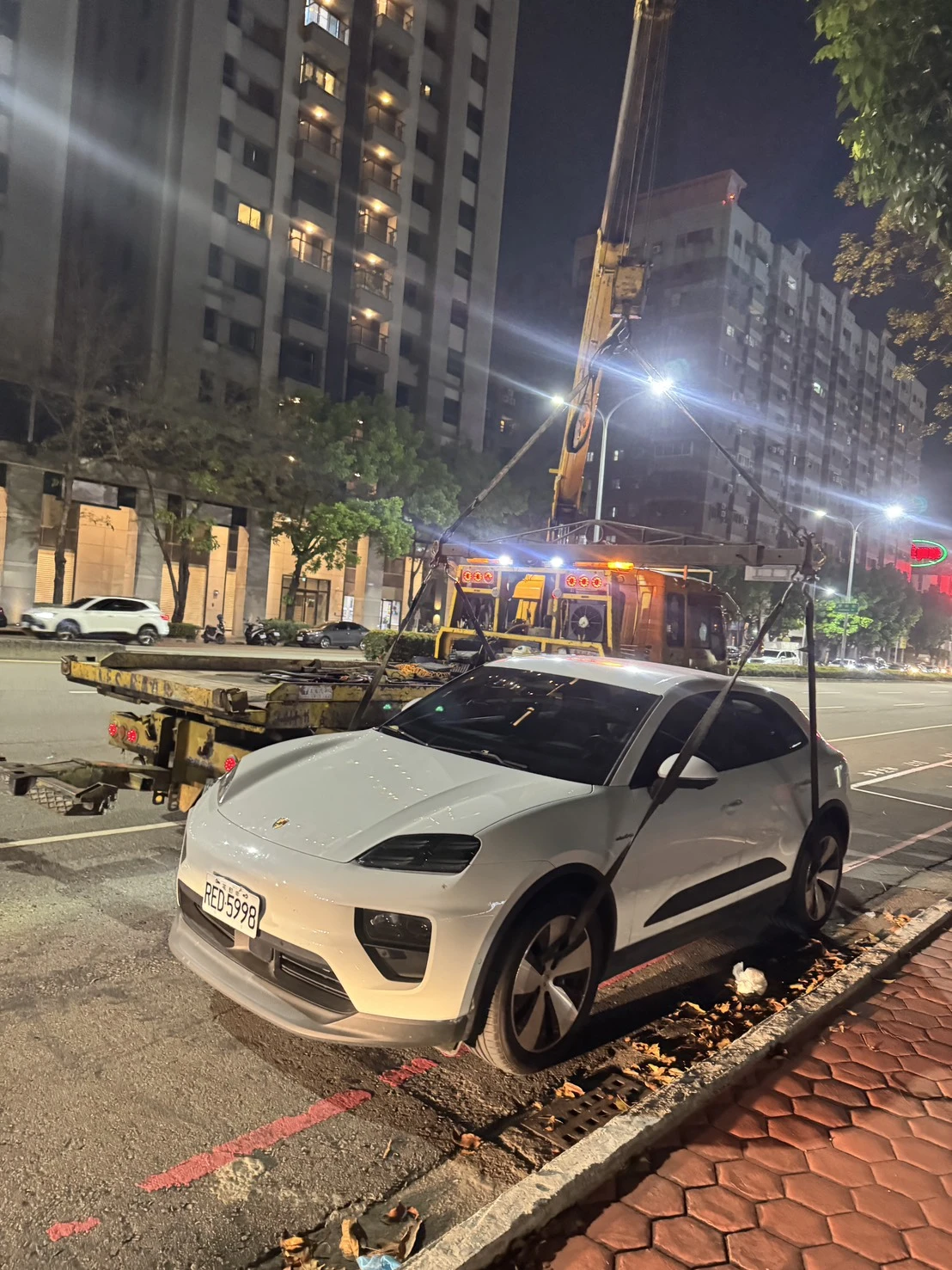 自用客車拖吊