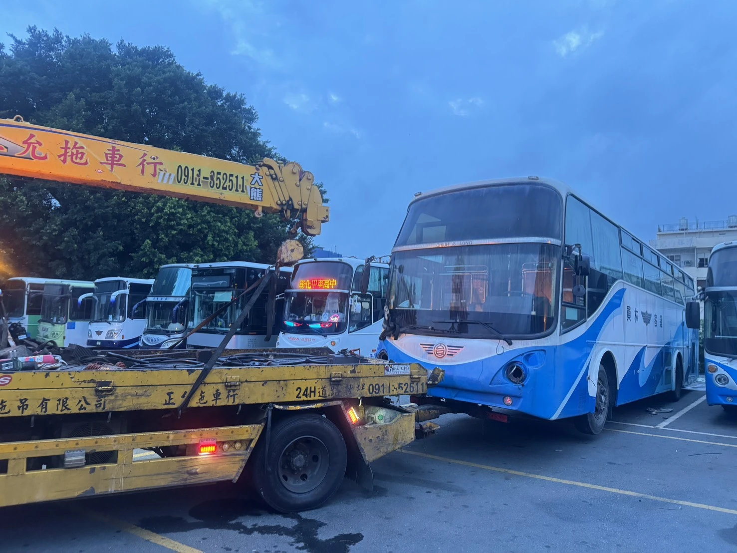 大型車輛拖吊