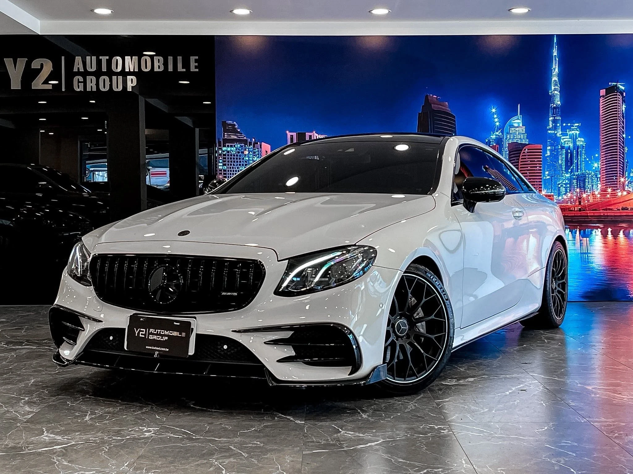 2017 Benz E300 Coupe AMG 白 2.0 總代理。跑12萬公里