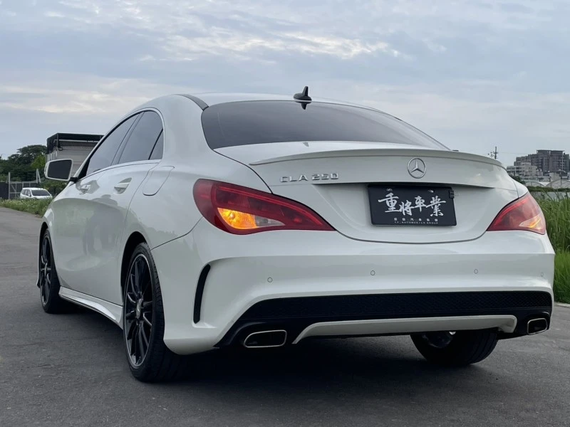 賓士 CLA-CLASS CLA250 2015年