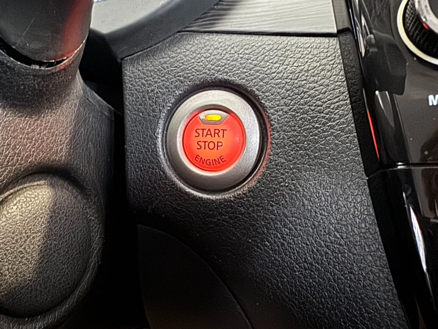 Nissan Tiida / 倒車顯影、原廠行車記錄器