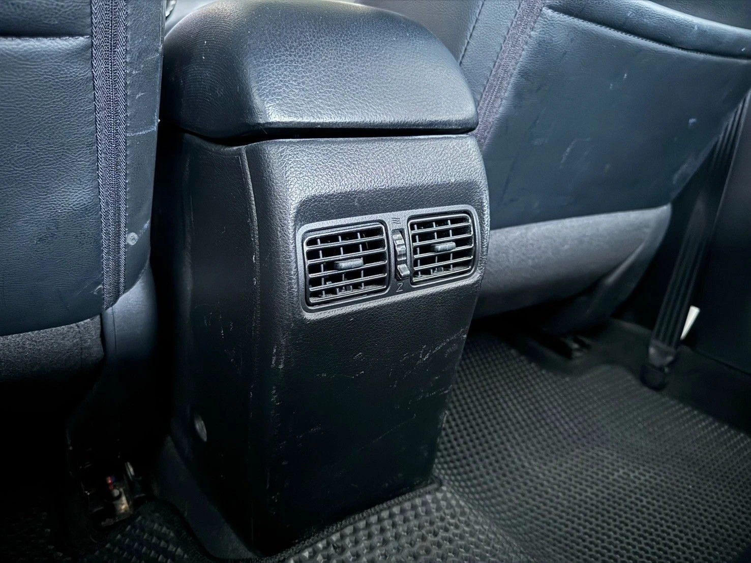 Nissan Tiida / 倒車顯影、原廠行車記錄器