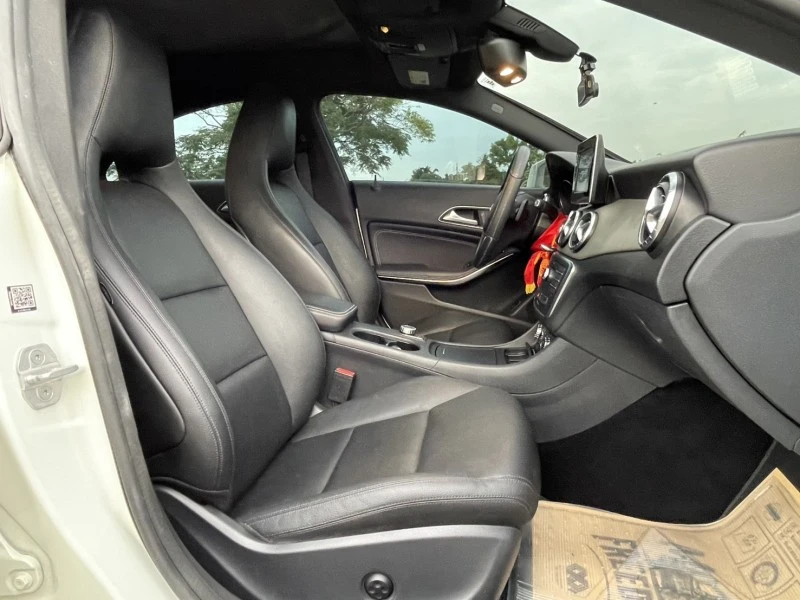 賓士 CLA-CLASS CLA250 2015年
