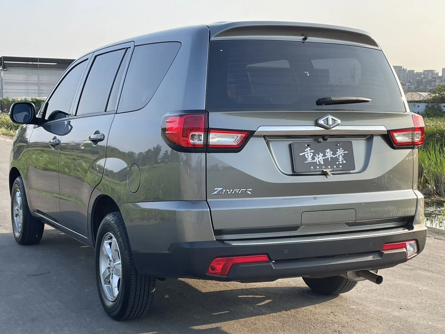 Mitsubishi Zinger