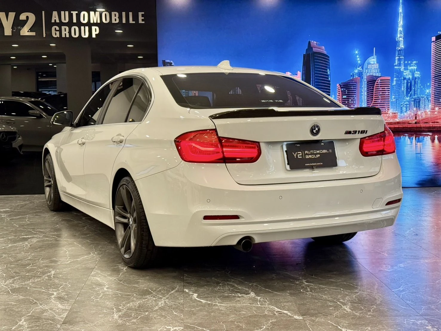 BMW 3-Series Sedan 318i