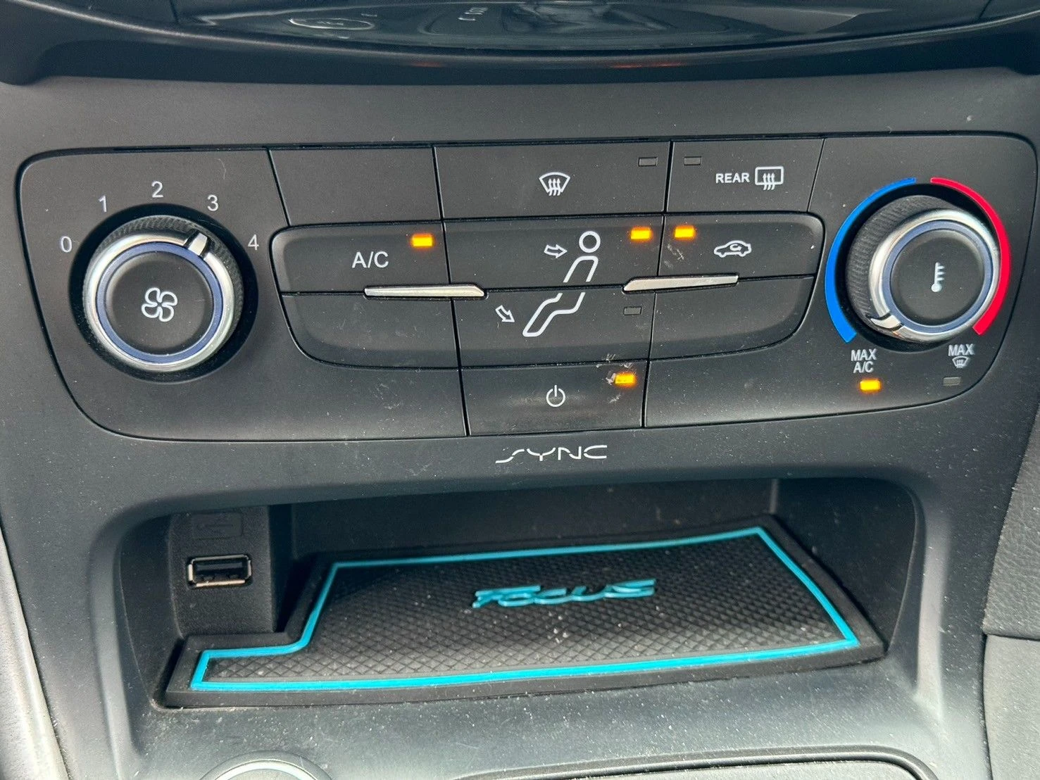 Ford Focus 5D / 引擎已整理 變速箱順暢