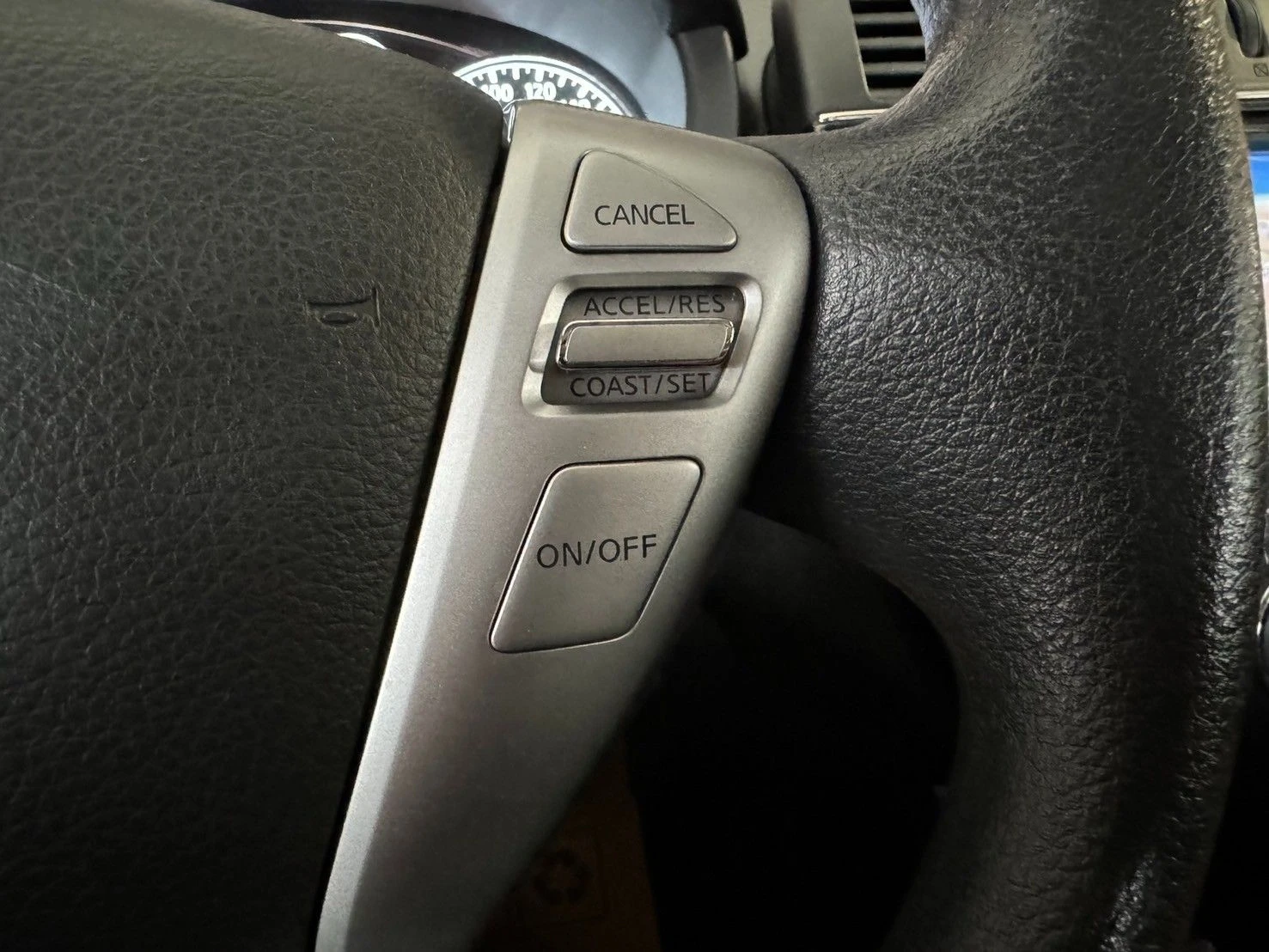 Nissan Tiida / 倒車顯影、原廠行車記錄器