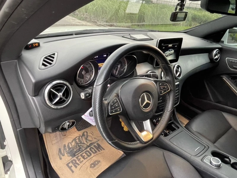 賓士 CLA-CLASS CLA250 2015年
