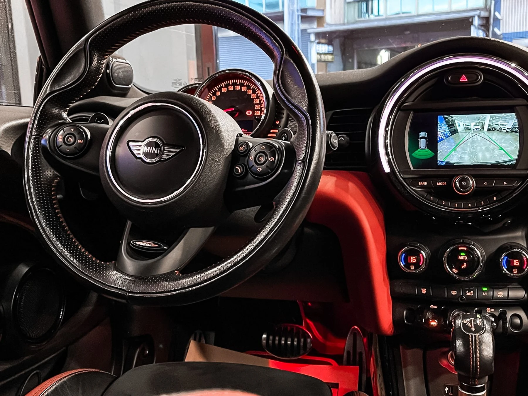 Mini Hatch