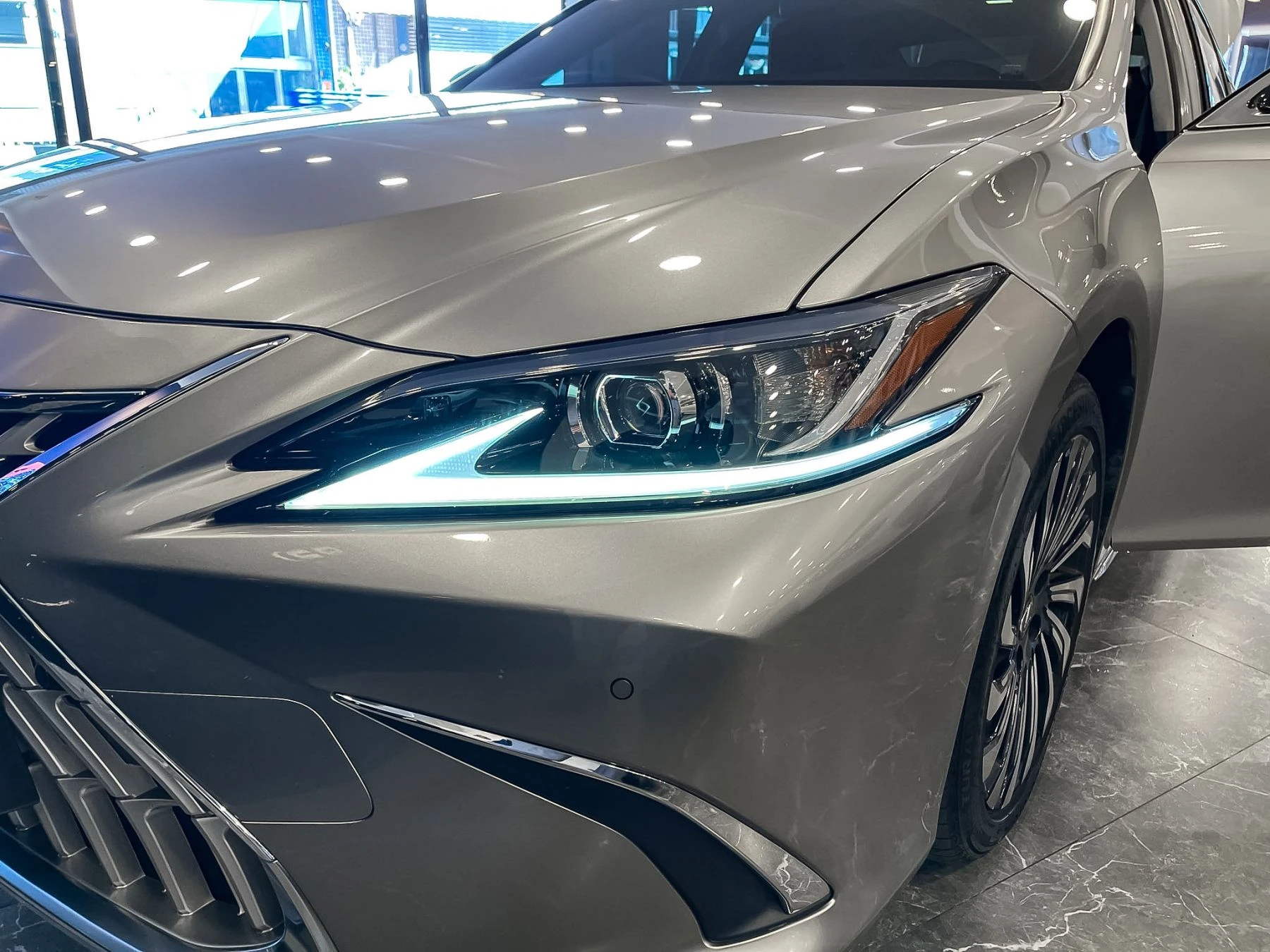 Lexus ES