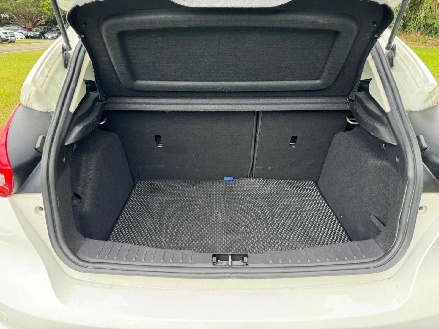 Ford Focus 5D / 引擎已整理 變速箱順暢