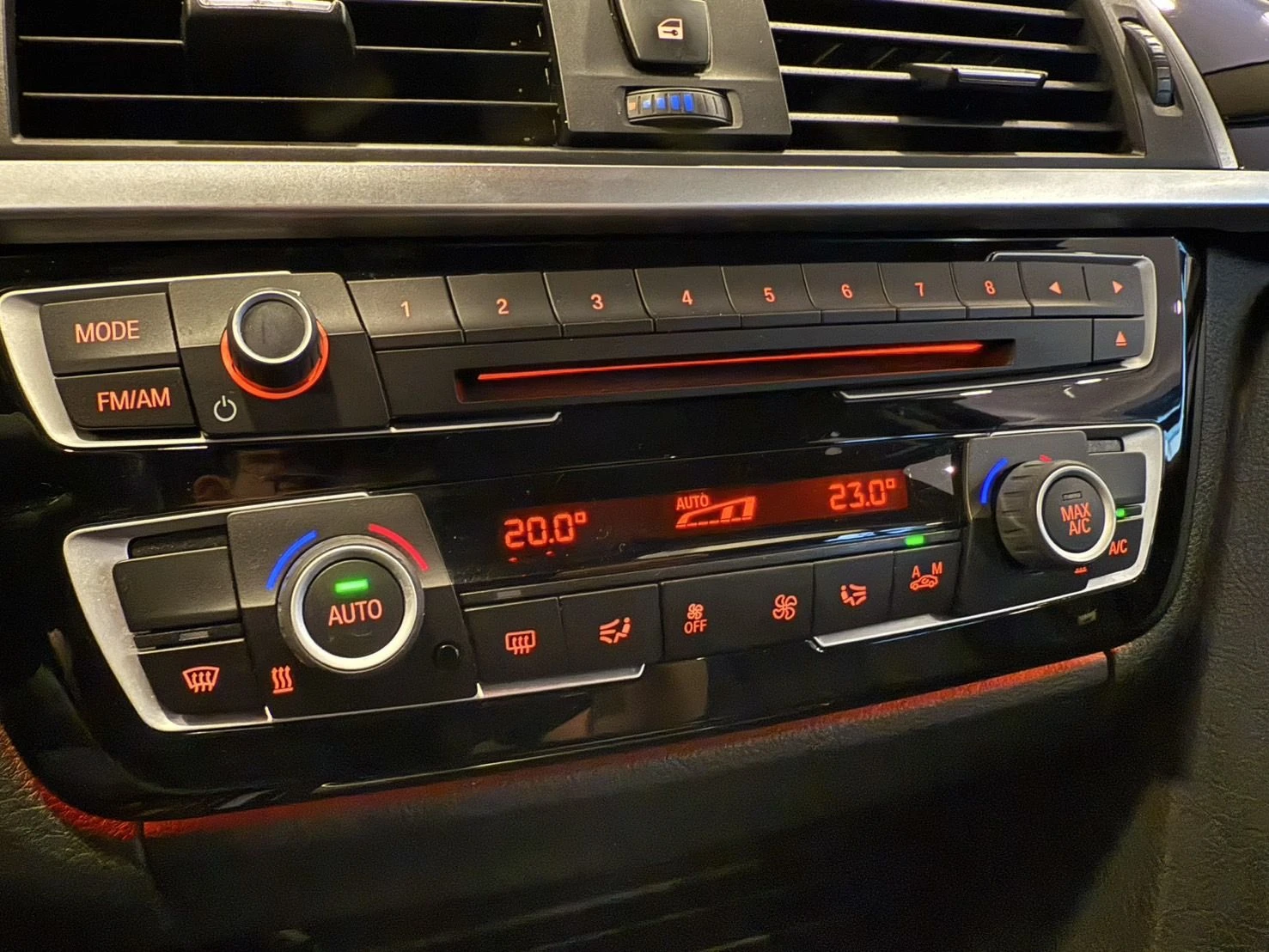 BMW 3-Series Sedan 318i