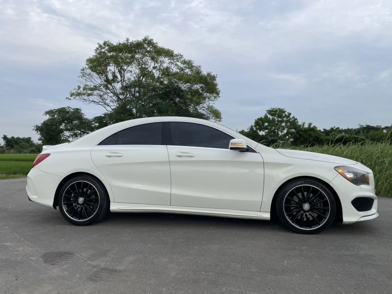 賓士 CLA-CLASS CLA250 2015年