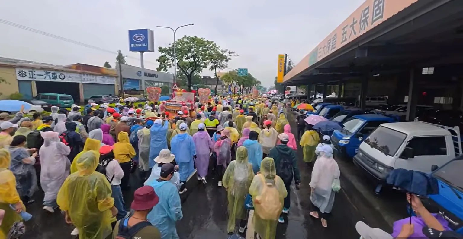 【恭迎聖駕】大甲媽祖回鑾經過，全體同仁虔誠敬拜