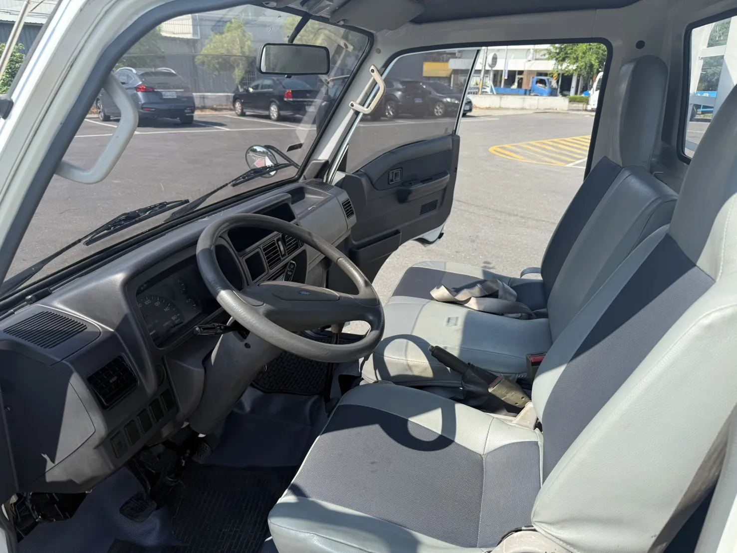 2009年 載卡多貨車